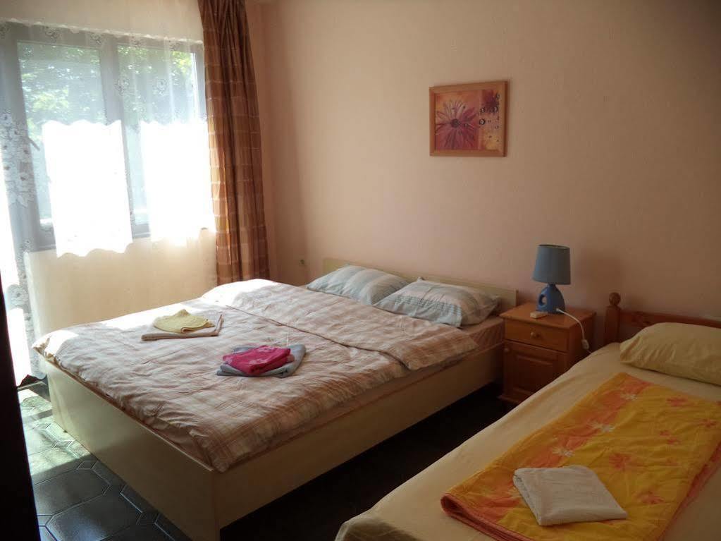 Guest House Fanny Sinemoretz Extérieur photo